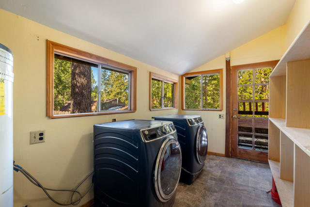 54820 Fern Drive, Idyllwild CA: https://media.crmls.org/mediaz/334217a1-79cc-4b39-871d-217c3b63a726.jpg