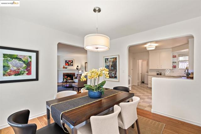 4007 Lyman Rd, Oakland CA: https://media.crmls.org/mediaz/3342ce28-beec-4a73-9a7b-ef21d4717914.jpg