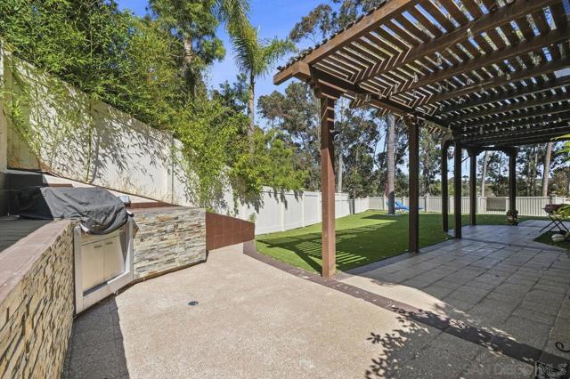 10405 White Birch Dr, San Diego CA: https://media.crmls.org/mediaz/3343ffa4-529c-4f48-bfd0-08c8fcd87eab.jpg