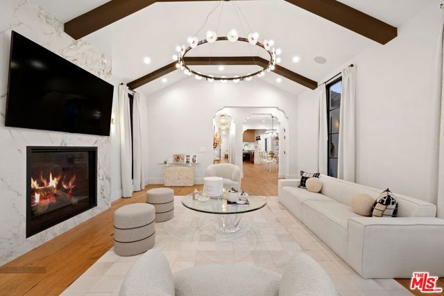 521 N Formosa Avenue, Los Angeles CA: https://media.crmls.org/mediaz/33440344-8db9-475e-be0e-e48f011ddba2.jpg