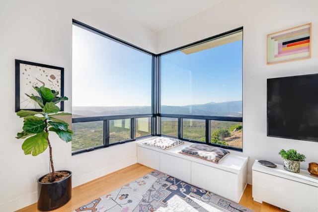 403 Black Canyon Place, Ramona CA: https://media.crmls.org/mediaz/3344675d-eeee-4335-ba9b-a2625bca3e91.jpg
