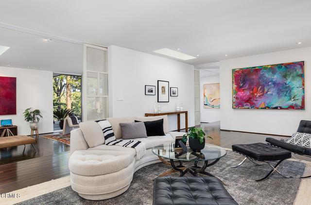 Detail Gallery Image 3 of 7 For 1436 Hillcrest Ave, Pasadena,  CA 91106 - 3 Beds | 3 Baths