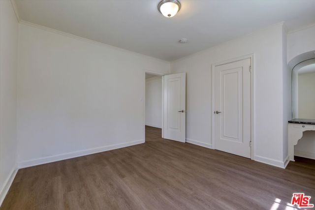 859 S Le Doux Road, Los Angeles CA: https://media.crmls.org/mediaz/3345a362-8209-4e98-9bdf-d62e2ba0c2a1.jpg
