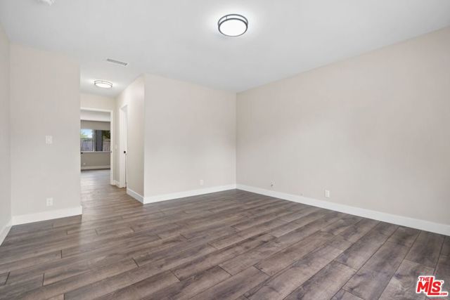 2749 Amber Wood Place, Thousand Oaks CA: https://media.crmls.org/mediaz/3345ec41-536a-4ee4-a9cd-276d18e3767a.jpg