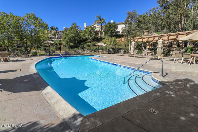 3030 Hollycrest Avenue, Thousand Oaks CA: https://media.crmls.org/mediaz/33461858-64bd-4f30-98b6-ee10abe25230.jpg