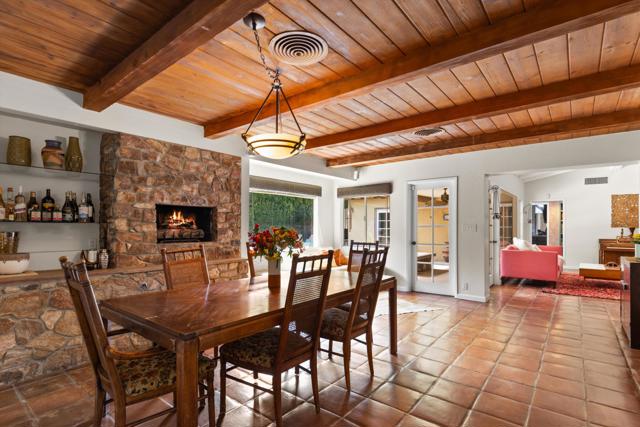 1387 E Verbena Drive, Palm Springs CA: https://media.crmls.org/mediaz/334631b7-8d4e-4213-9813-4bf42810197f.jpg