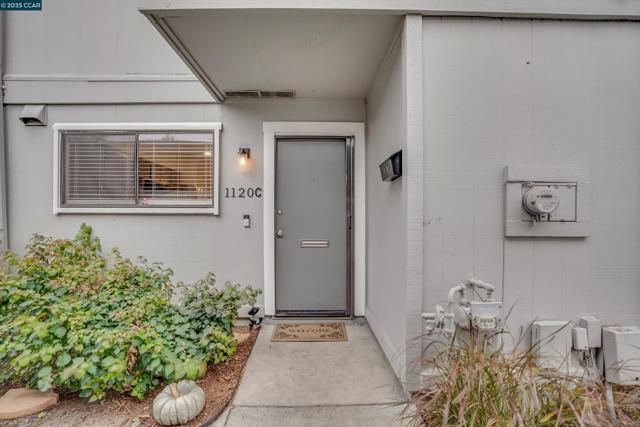 1120 Kenwal Rd, Concord CA: https://media.crmls.org/mediaz/33468b58-1187-4087-ac52-ec301ccfdcac.jpg