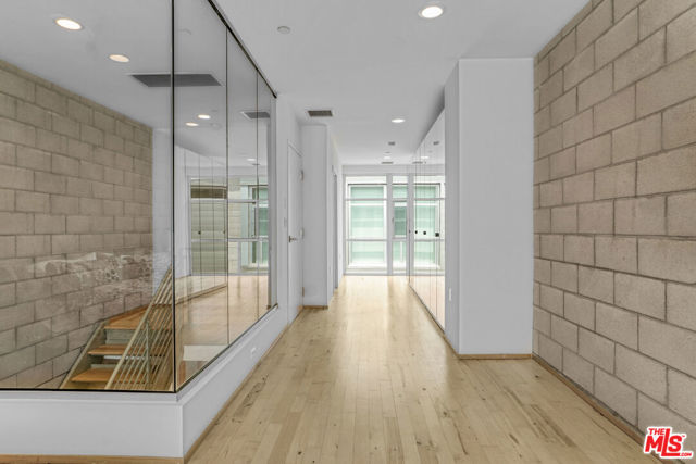 3450 Cahuenga Boulevard, Los Angeles CA: https://media.crmls.org/mediaz/3346d8f5-acd0-4fcb-be04-3790a4d488ef.jpg