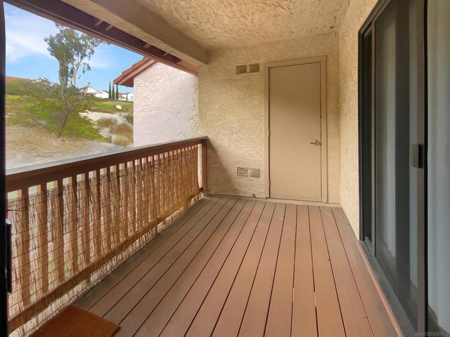 12059 Alta Carmel Ct, San Diego CA: https://media.crmls.org/mediaz/33470c5f-ac5d-4db1-aaea-cedaa72d44c9.jpg