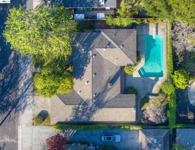 1785 Holly Ave, Menlo Park CA: https://media.crmls.org/mediaz/33474373-59bf-43e9-bd95-759ac00e3c2e.jpg