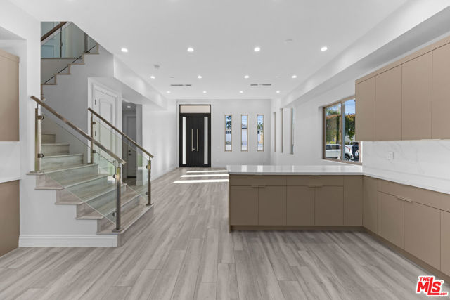 6723 Sunnyslope Avenue, Van Nuys CA: https://media.crmls.org/mediaz/3347b644-8ef6-4f43-8127-812035a7ec1c.jpg