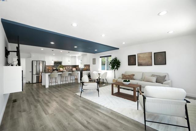 3254 Keith Ave, Castro Valley CA: https://media.crmls.org/mediaz/334819d4-69ec-495a-b147-20bb9cc975ee.jpg