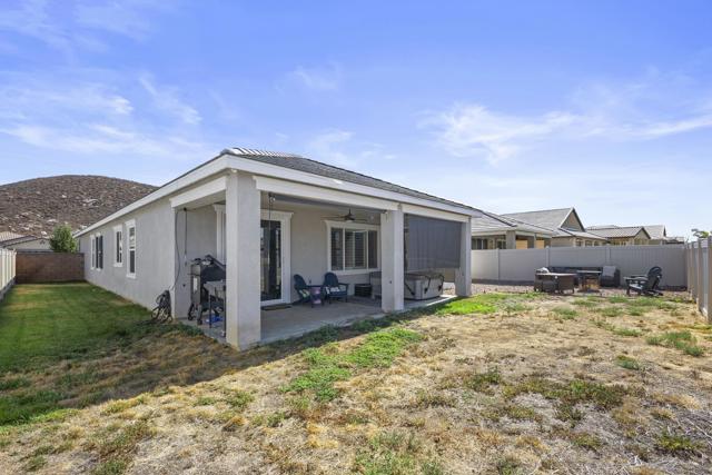 28382 Hopscotch dr,  CA: https://media.crmls.org/mediaz/33481e1b-948d-48f4-b81d-672e7406dec4.jpg