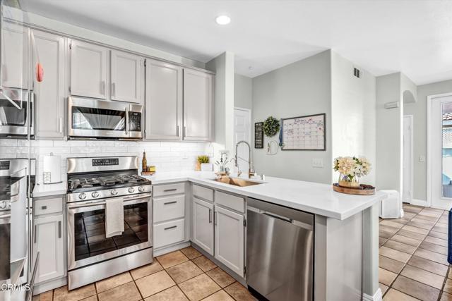 Detail Gallery Image 16 of 28 For 902 Paseo Brisas Lindas, Oxnard,  CA 93030 - 3 Beds | 2/1 Baths