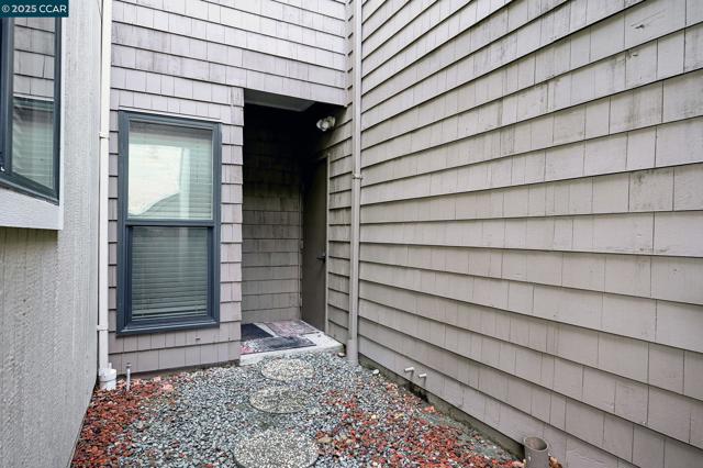 273 S Overlook Dr, San Ramon CA: https://media.crmls.org/mediaz/3348a5d2-1cad-4afd-91f4-fb49c2366212.jpg