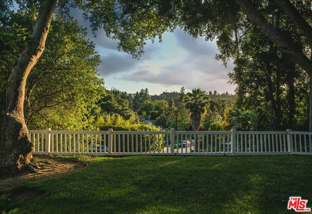 15601 Woodfield Place, Sherman Oaks CA: https://media.crmls.org/mediaz/3348b1f6-e42c-4a2a-8df7-610fb687e5be.jpg