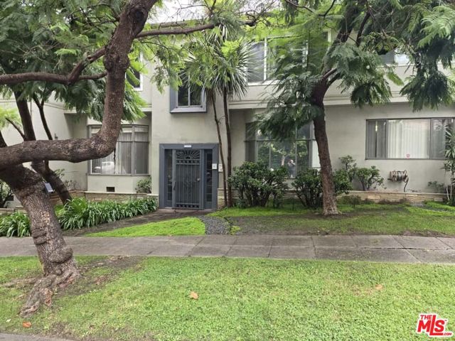 10404 Ilona Avenue, Los Angeles CA: https://media.crmls.org/mediaz/3348fc5a-ba38-4138-b39e-6cd64f238a23.jpg