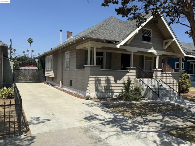 2817 S La Salle Ave, Los Angeles CA: https://media.crmls.org/mediaz/33494022-bfd2-4eef-aeba-ae944dee7c55.jpg