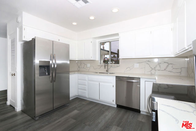 76983 California Drive, Palm Desert CA: https://media.crmls.org/mediaz/334954f3-1d5c-4c61-8e1f-b06309b474b0.jpg