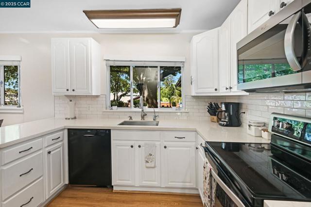 1536 Maynard St, Concord CA: https://media.crmls.org/mediaz/3349fc7a-eb12-449e-b75b-c71d7f9c804b.jpg