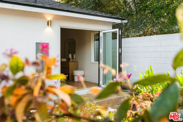 4405 Springdale Drive, Los Angeles CA: https://media.crmls.org/mediaz/334a75d2-0a61-44cd-8237-6849cad17d37.jpg