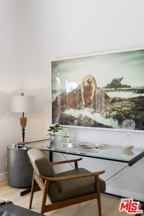 2108 Neilson Way, Santa Monica CA: https://media.crmls.org/mediaz/334aa377-50ce-445e-86da-d6443d8cc35a.jpg