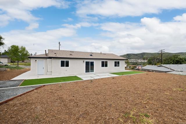 10107 Strathmore Drive, Santee CA: https://media.crmls.org/mediaz/334aadeb-a7e8-478f-a13e-53ef1c340399.jpg