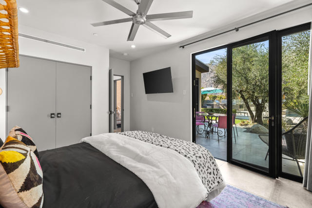 427 N Avenida Caballeros, Palm Springs CA: https://media.crmls.org/mediaz/334abf39-90a9-4a05-b91d-66a7add5f12f.jpg