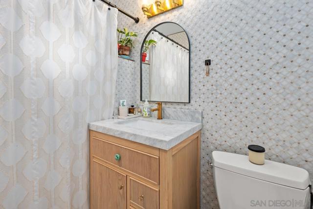 800 3rd St, Coronado CA: https://media.crmls.org/mediaz/334ac143-33b1-4d89-b87d-033a5304afe1.jpg
