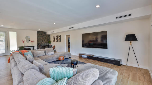 73042 Willow Street, Palm Desert CA: https://media.crmls.org/mediaz/334ac73b-e216-4379-9df2-1cb8b56d49e8.jpg