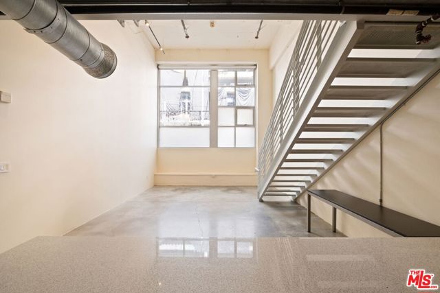 1130 S Flower Street, Los Angeles CA: https://media.crmls.org/mediaz/334ac984-0821-4b4c-8544-42bfe8330558.jpg