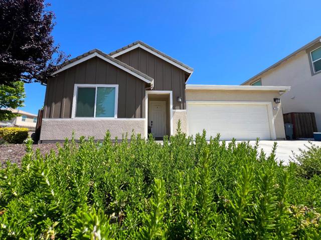 1460 Waterwheel Lane, Hollister CA: https://media.crmls.org/mediaz/334b69ec-1c49-4df0-8f3f-36ab2b875862.jpg