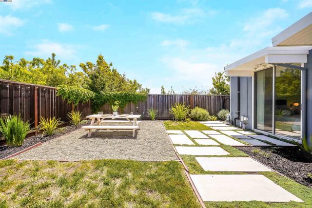 5893 Highwood Rd, Castro Valley CA: https://media.crmls.org/mediaz/334b8696-17bd-4fa5-8bd6-3b413784f007.jpg