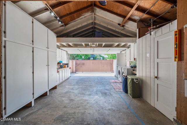 6120 Zelzah Avenue, Encino CA: https://media.crmls.org/mediaz/334b8894-b5bf-4a6e-9e21-60a3e165cacf.jpg