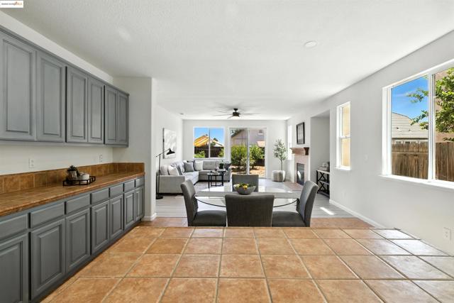 78 Vella Circle, Oakley CA: https://media.crmls.org/mediaz/334c4908-c41d-43e0-8df8-19e86302d11c.jpg