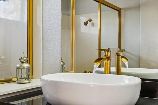 121 Jervis Bay, Alameda CA: https://media.crmls.org/mediaz/334ce3d9-ac7e-40c1-8294-5ff94f400012.jpg