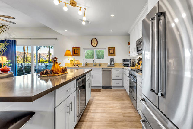 527 Jade Lane, Palm Springs CA: https://media.crmls.org/mediaz/334d518c-9dc5-489c-86b7-2c23d9608ea5.jpg