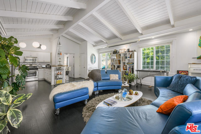 2225 N Cahuenga Boulevard, Los Angeles CA: https://media.crmls.org/mediaz/334d779e-6cce-4ca5-9d7f-70c2a49290f3.jpg