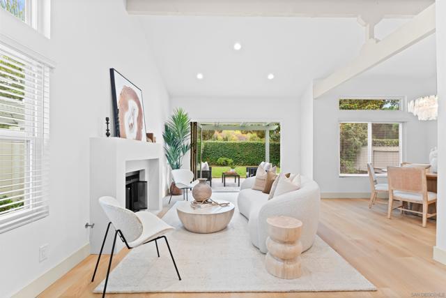 1617 Blossom Field Way, Encinitas CA: https://media.crmls.org/mediaz/334e6f6d-bcec-4fa1-b887-b3fed14ecb37.jpg