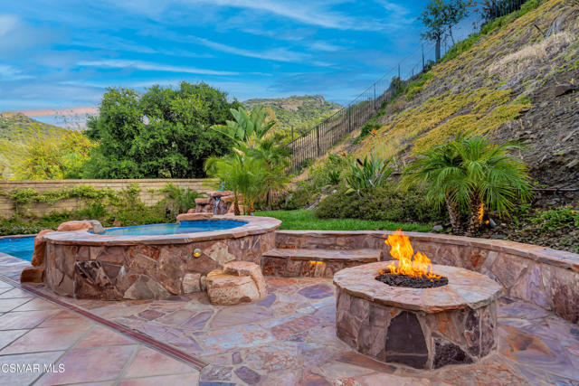 32834 Barrett Drive, Westlake Village CA: https://media.crmls.org/mediaz/334e8fed-66fc-413c-9c0b-38b1d4a28509.jpg