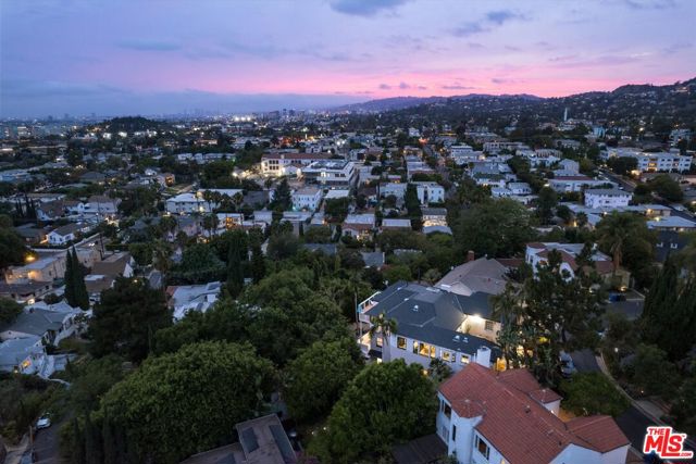 4189 Holly Knoll Drive, Los Angeles CA: https://media.crmls.org/mediaz/334ed2df-05d7-4f45-bc7b-4b67c3a7ab90.jpg