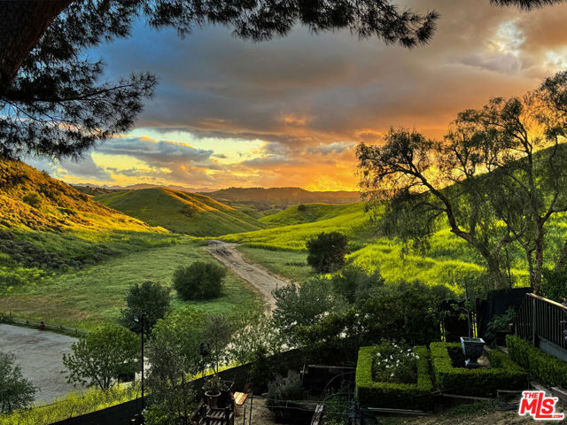 24822 Wooded Vista, West Hills CA: https://media.crmls.org/mediaz/334f6a89-059e-4787-9953-e5211ea4a391.jpg