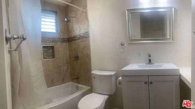 21110 Wood Avenue, Torrance CA: https://media.crmls.org/mediaz/334fb516-9d33-4f87-92ab-0a162922a277.jpg