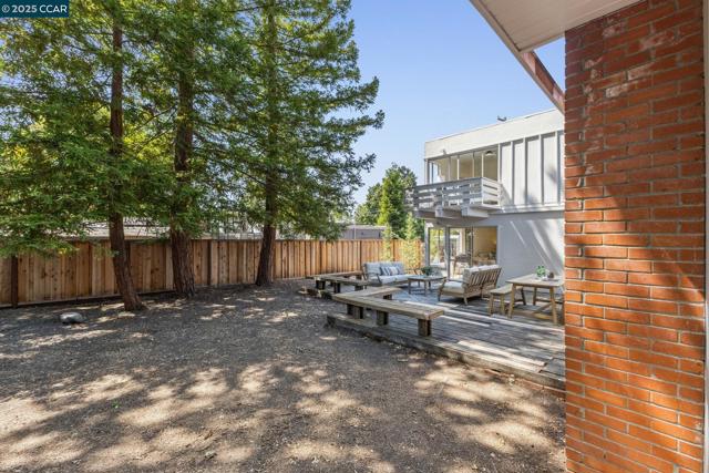 243 Santa Fe Dr, Walnut Creek CA: https://media.crmls.org/mediaz/334fc3d2-16b8-4915-812b-b28ce4cca32b.jpg