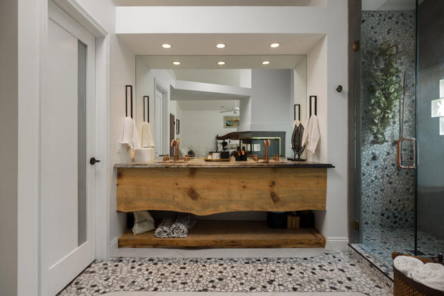 201 Augusta Drive, Palm Desert CA: https://media.crmls.org/mediaz/334fce52-ddc4-4faf-98b4-4c9d145533bc.jpg