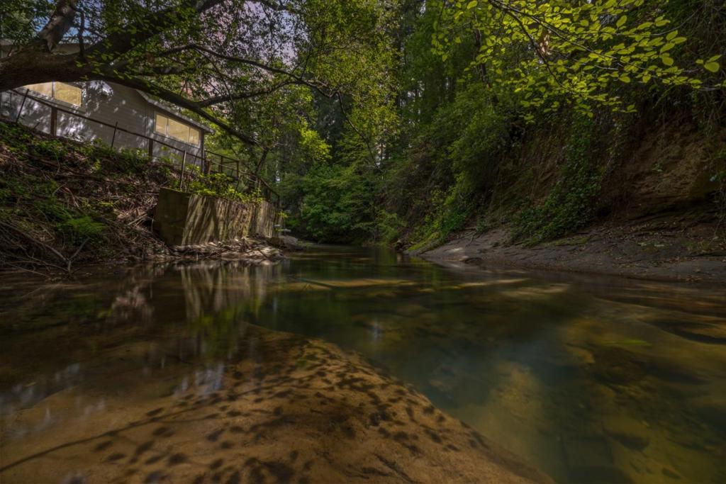 https://media.crmls.org/mediaz/33508950-9a01-4b81-b81a-9238b18d4903.jpg?preset=X-Large