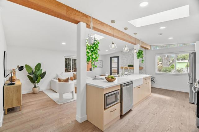 850 Las Palmas Drive, Santa Clara CA: https://media.crmls.org/mediaz/33510eb8-859d-4317-85fd-09762a4ca407.jpg
