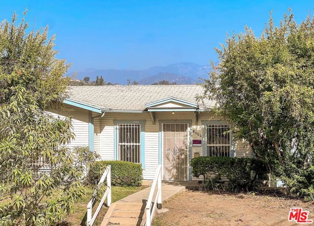 4006 Somers Avenue, Los Angeles CA: https://media.crmls.org/mediaz/3351163d-c504-4822-a285-f042efa6a335.jpg