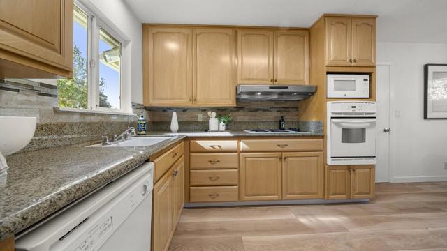 940 Kennard Way, Sunnyvale CA: https://media.crmls.org/mediaz/33517627-2d0e-4c2a-bac2-7372e9b60a28.jpg
