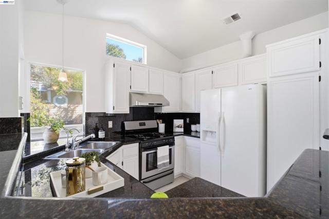 Image 4 of 28 For 5245 Tacoma Cmn